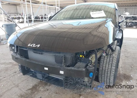 2025 Kia K4 Gt-Line z USA, uszkodzony, nr VIN 3KPFW4DEXSE065857